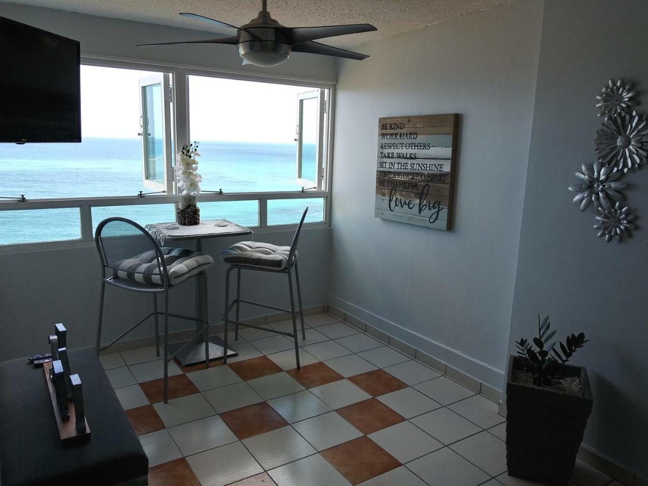 Breezy Beachfront Property With View Of Paradise Luquillo Dış mekan fotoğraf